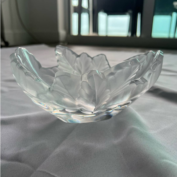 Lalique Frosted Crystal Oak Leaf Bowl - Picture 1 of 11